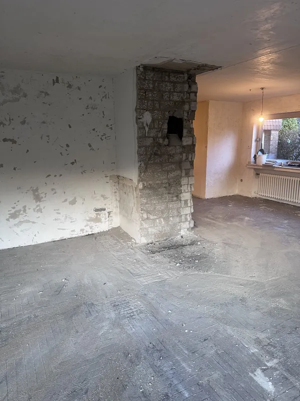 Kaarst während der Entkernung: Raum bis auf den Rohbau zurückgebaut